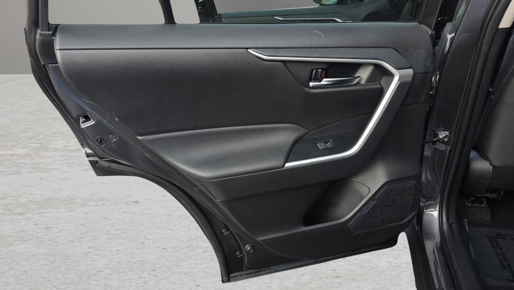 Used 2022 Toyota RAV4 XLE image 12
