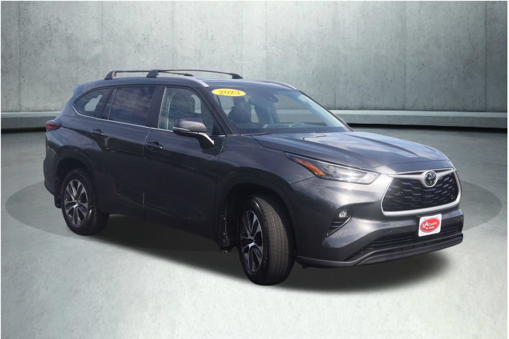 Used 2023 Toyota Highlander XLE AWD/4WD image 19