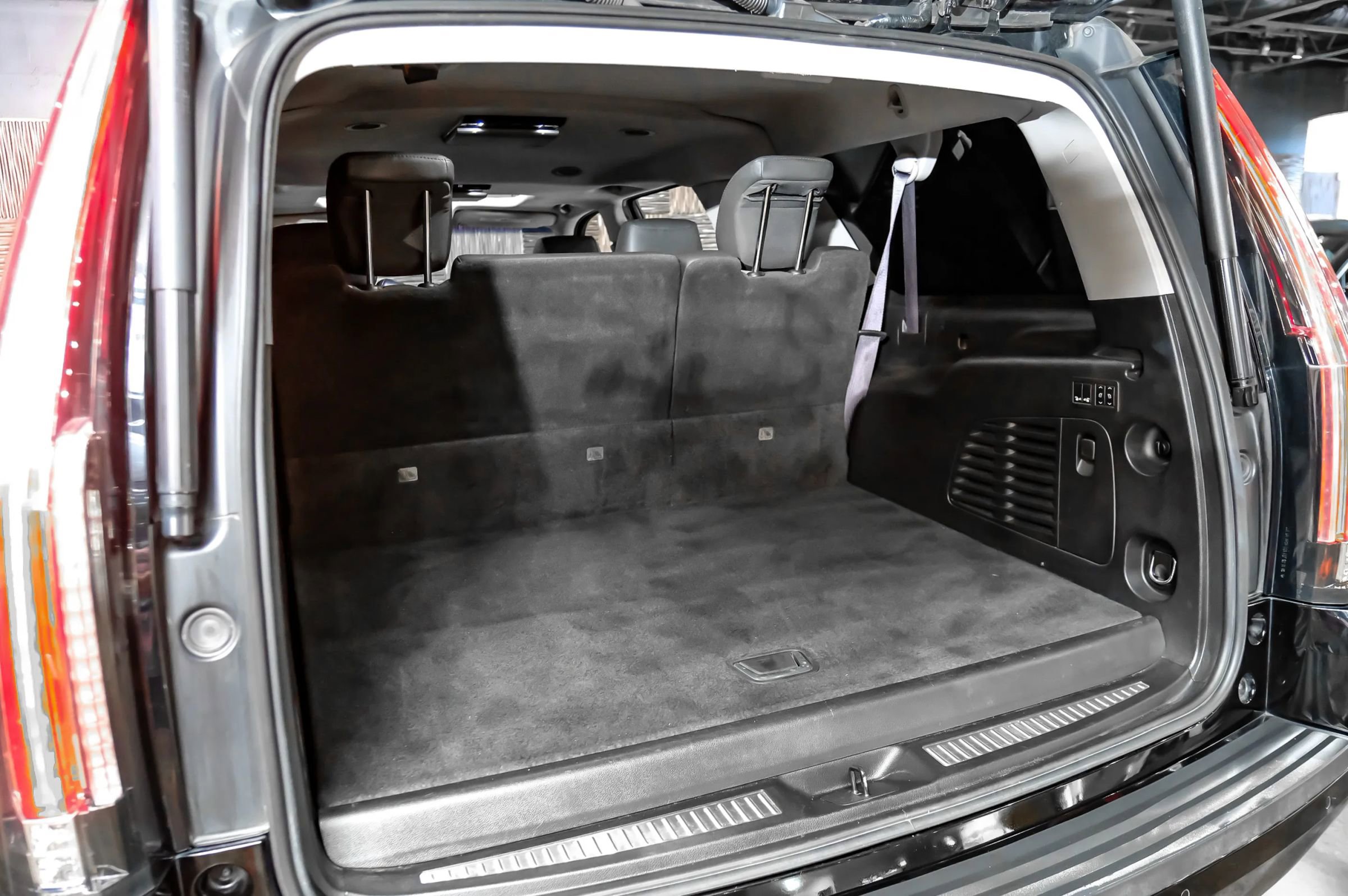 Used 2017 Cadillac Escalade ESV Luxury RWD image 63