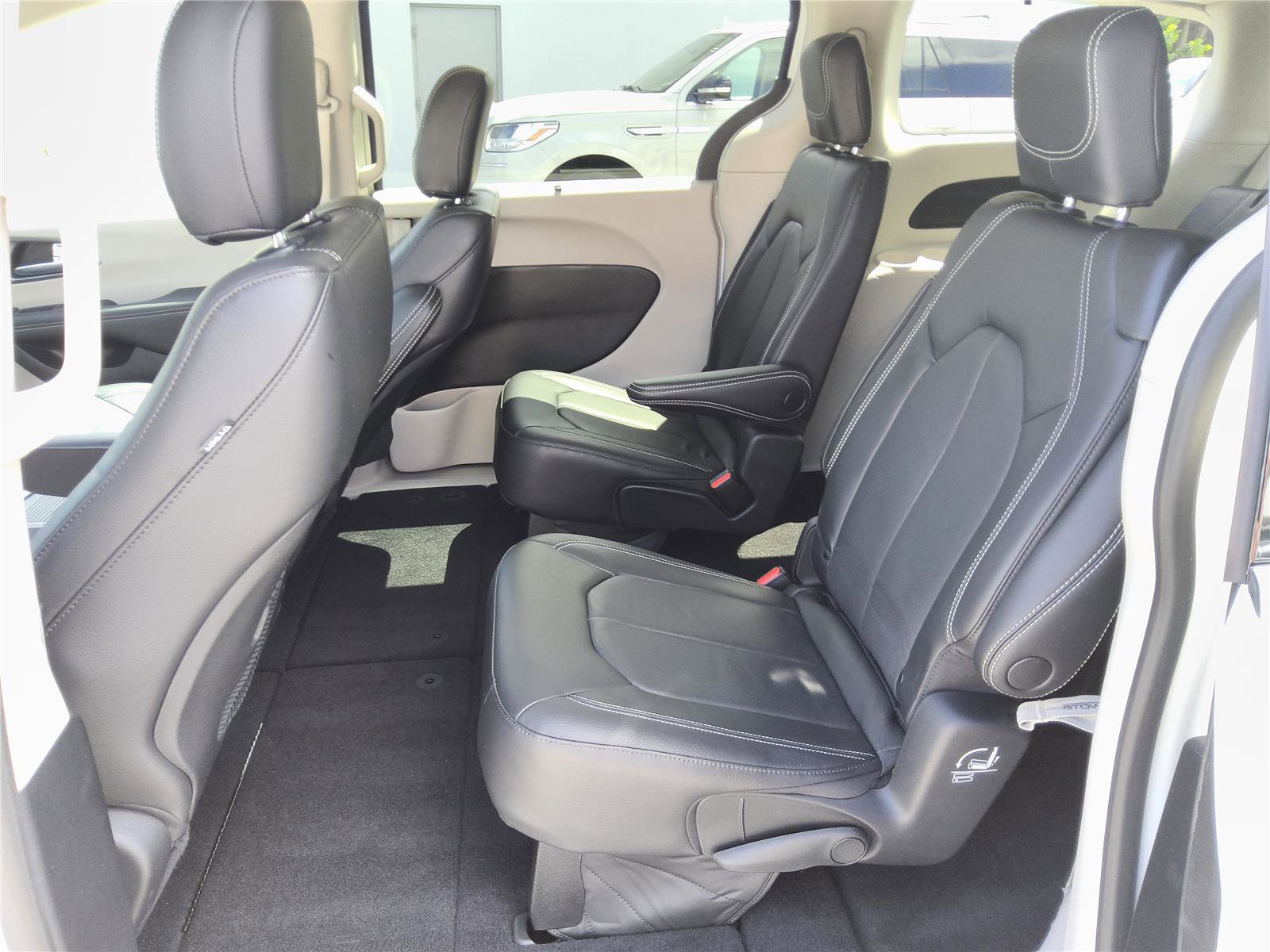 Used 2022 Chrysler Pacifica Touring-L image 19