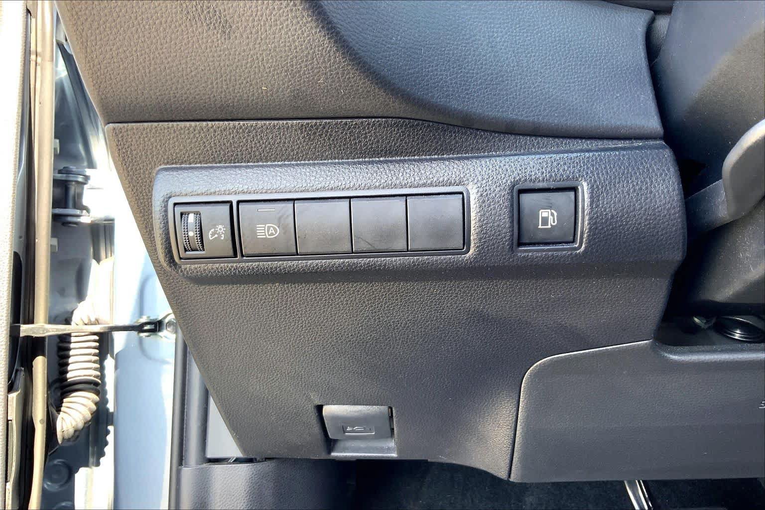 Used 2026 Toyota Corolla LE FWD image 33