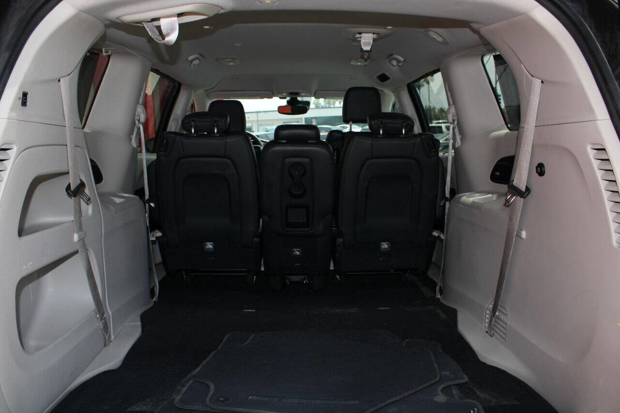 Used 2017 Chrysler Pacifica Touring-L Plus w/ Advanced Safetytec Group image 4