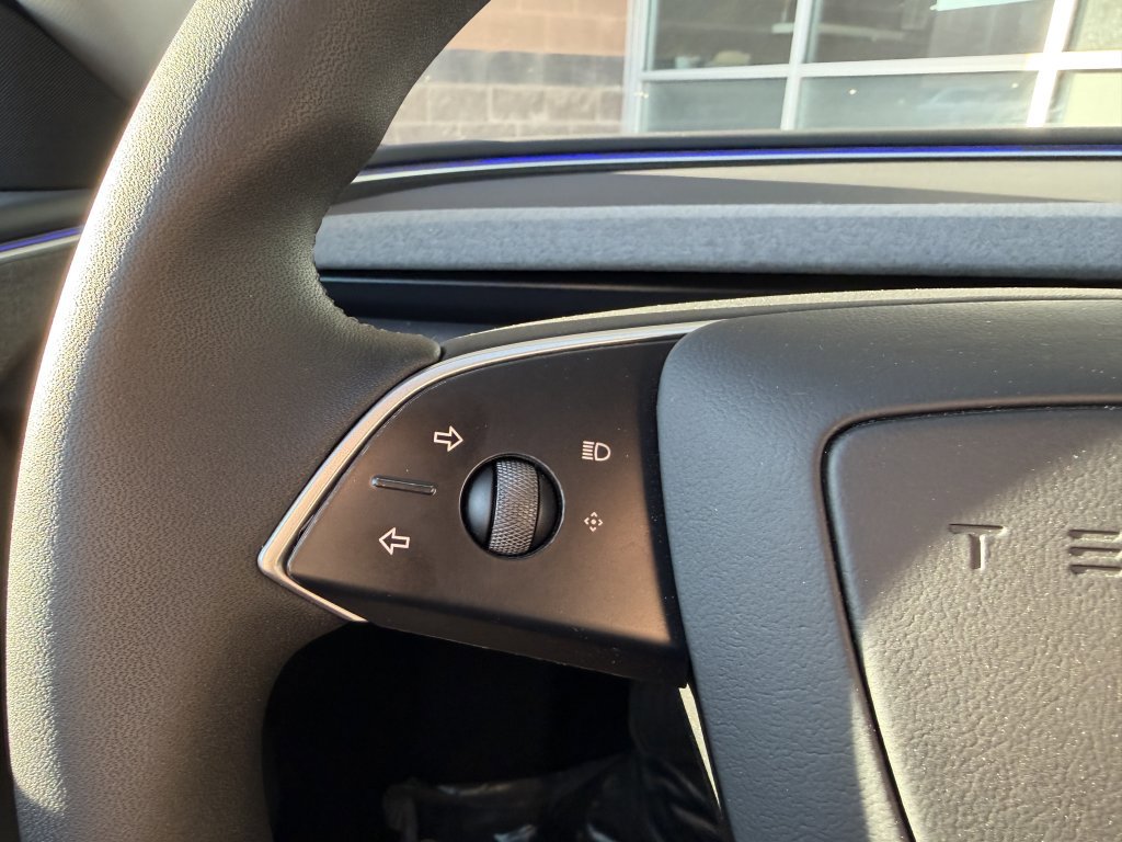 Used 2025 Tesla Model 3 image 33