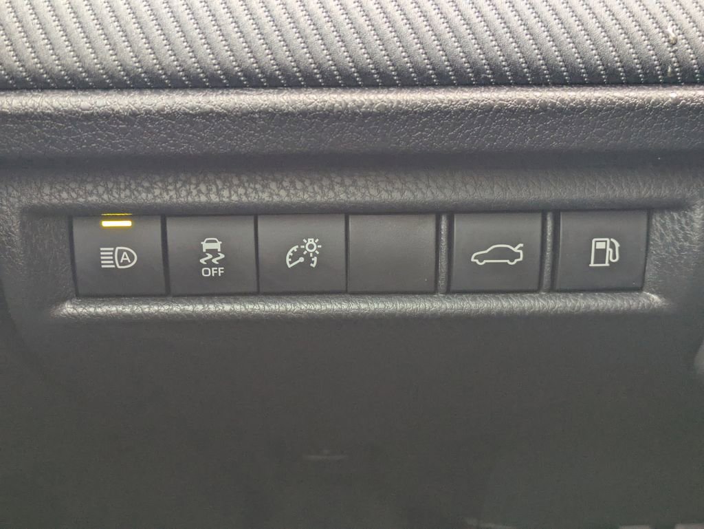 Used 2025 Toyota Camry SE w/ Convenience Package image 24