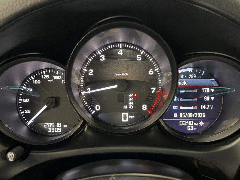 Used 2023 Porsche Macan AWD/4WD image 14