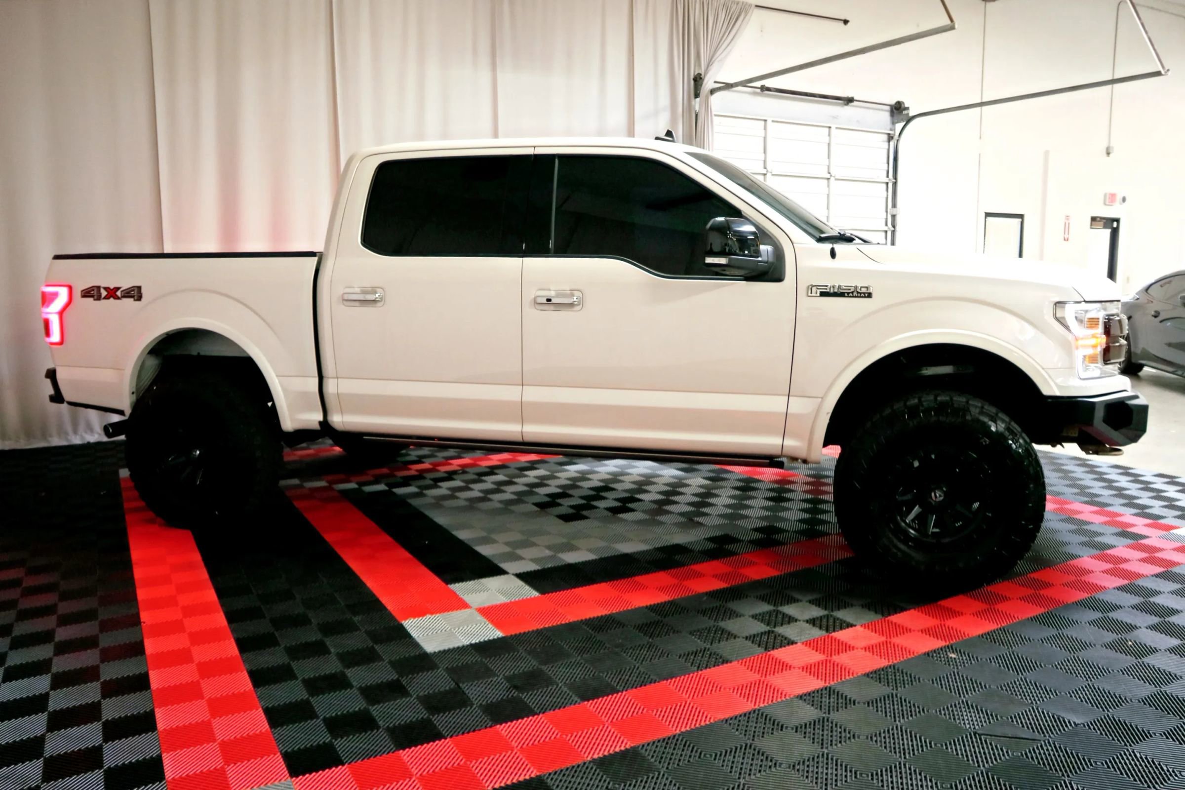 Used 2019 Ford F150 Lariat w/ Equipment Group 502A Luxury image 3