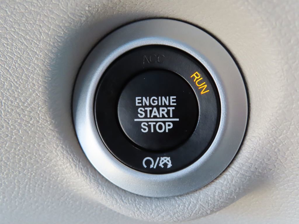 Used 2023 Chrysler Pacifica Touring-L FWD image 14