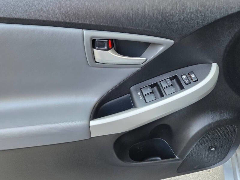 Used 2012 Toyota Prius Four w/ Deluxe Solar Roof Pkg image 23