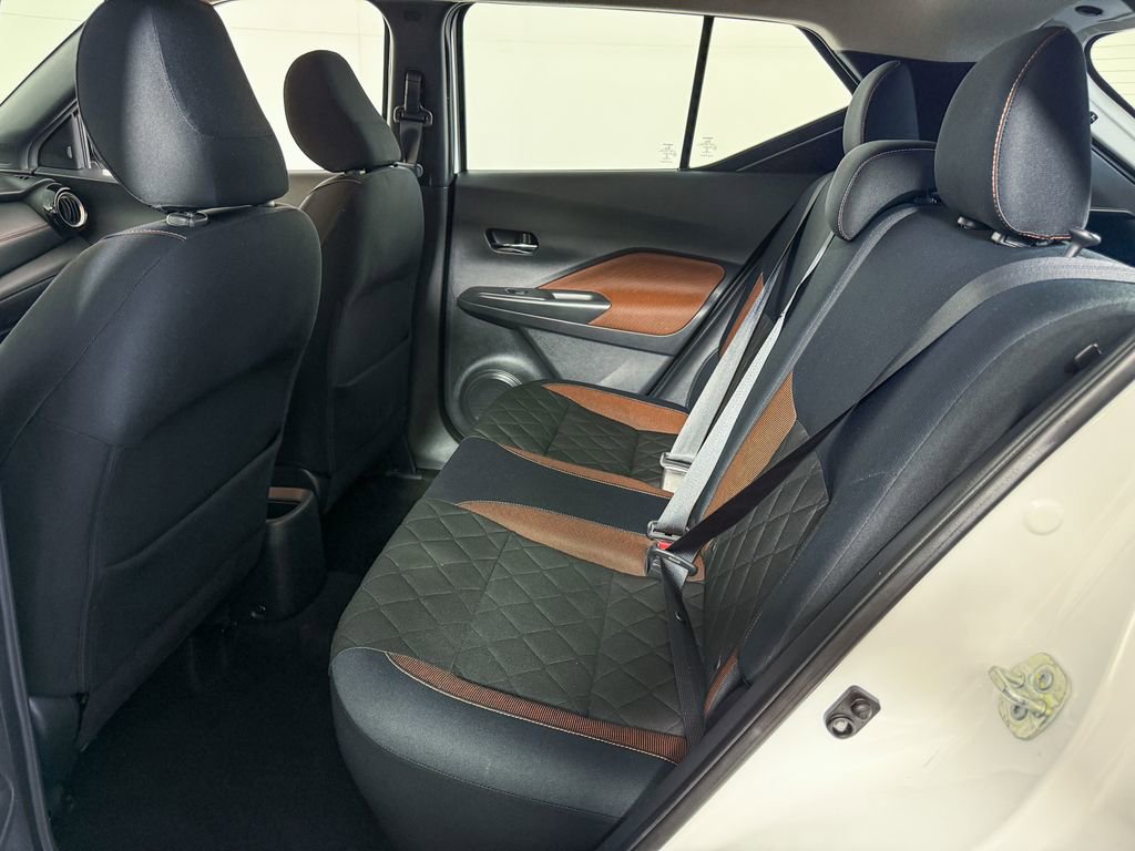 Used 2018 Nissan Kicks SR image 28