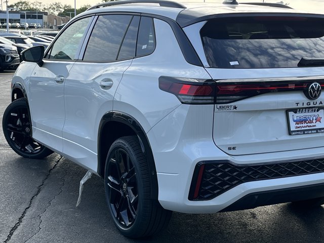 New 2026 Volkswagen Tiguan SE R-Line AWD/4WD image 16