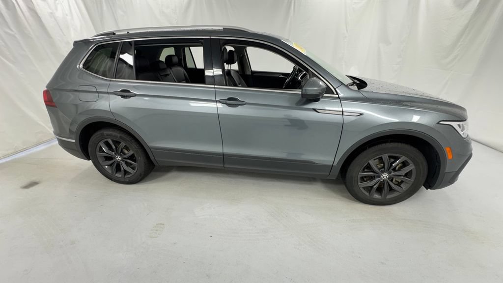Used 2024 Volkswagen Tiguan SE AWD/4WD image 2