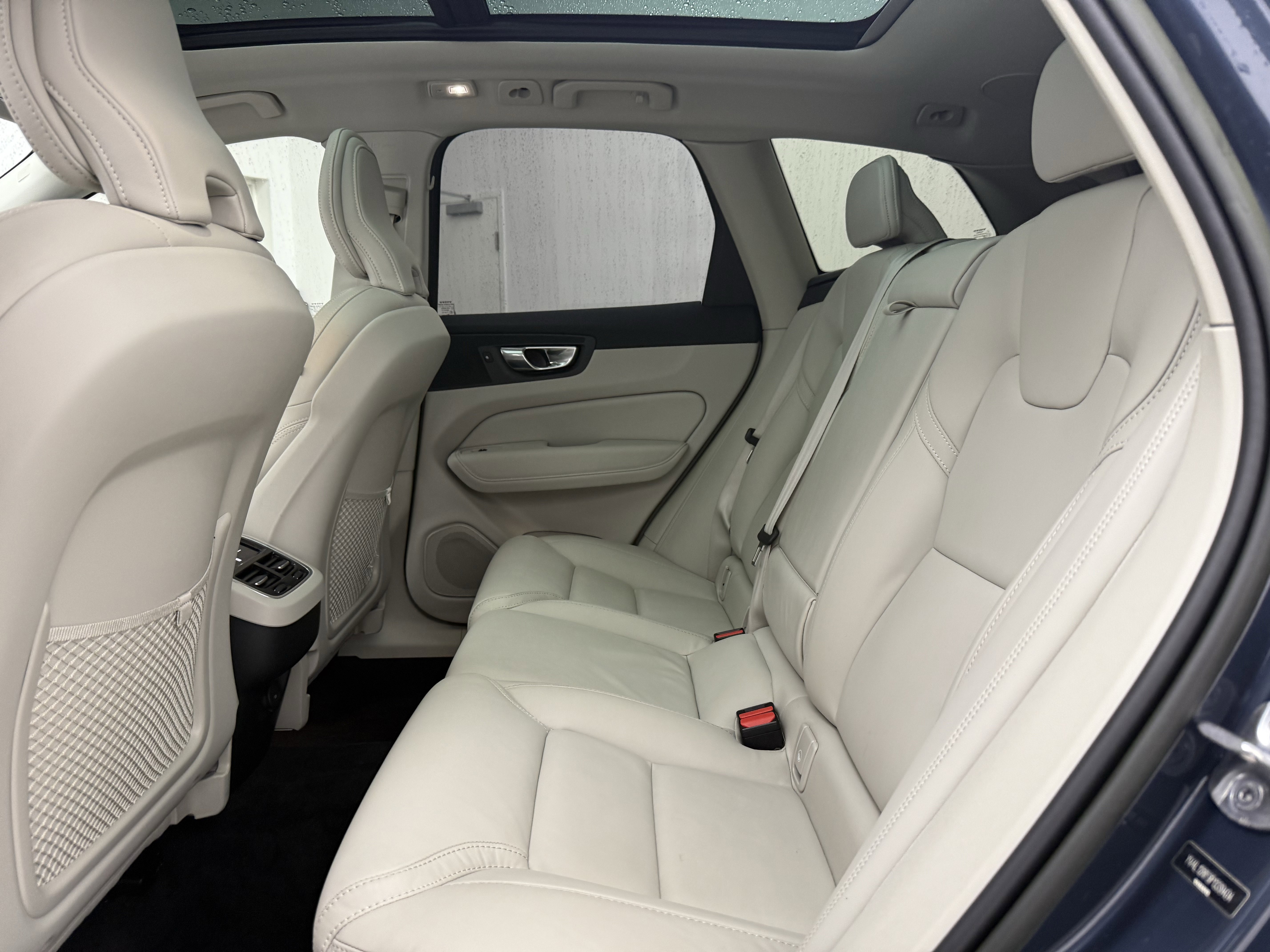 Certified 2023 Volvo XC60 B5 Ultimate w/ Protection Package Premier AWD/4WD image 25