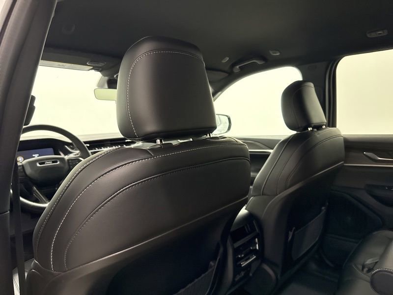 New 2025 Jeep Grand Cherokee Limited w/ Black Appearance Package AWD/4WD image 19
