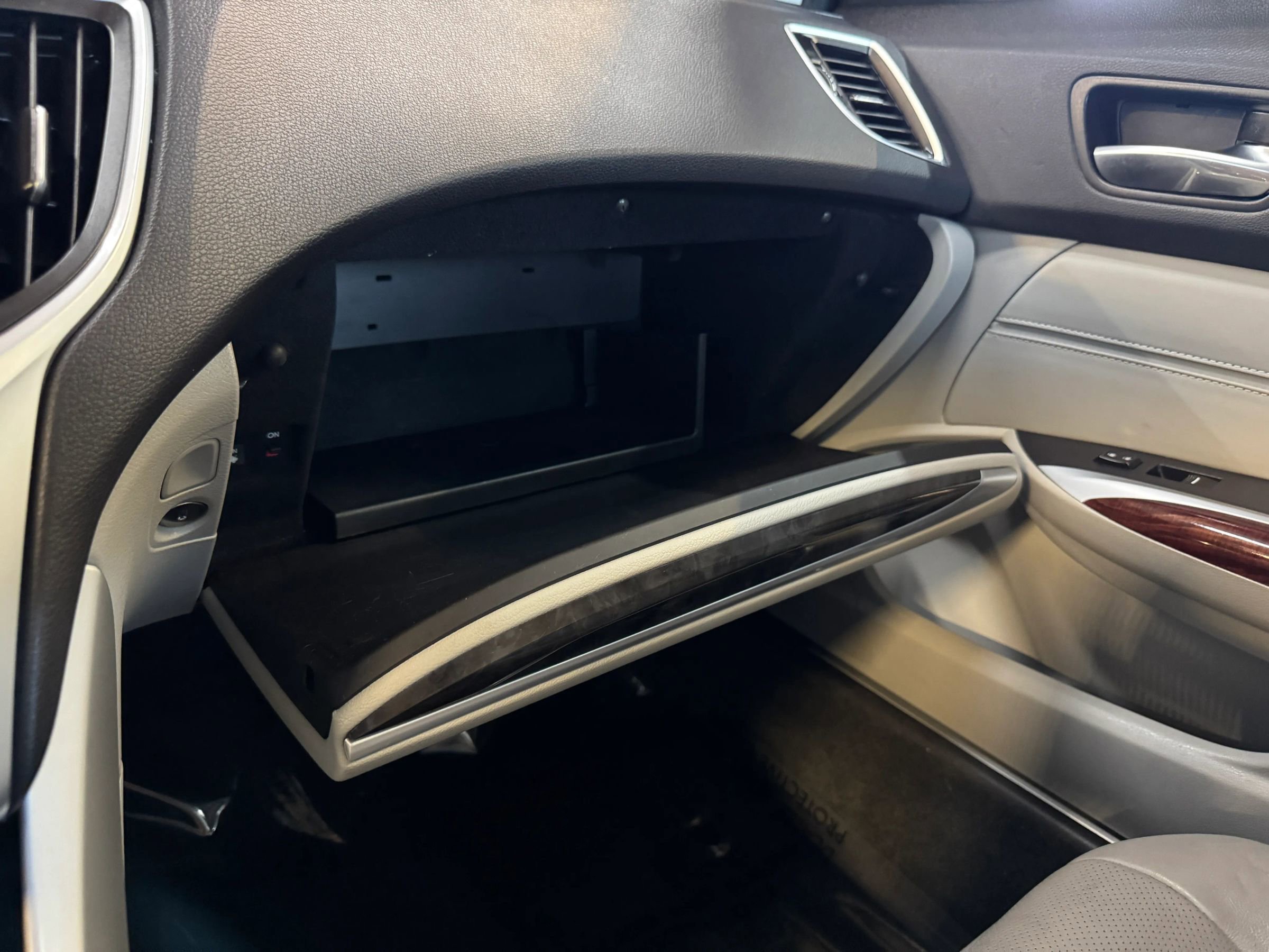 Used 2018 Acura TLX w/ Technology Package image 18