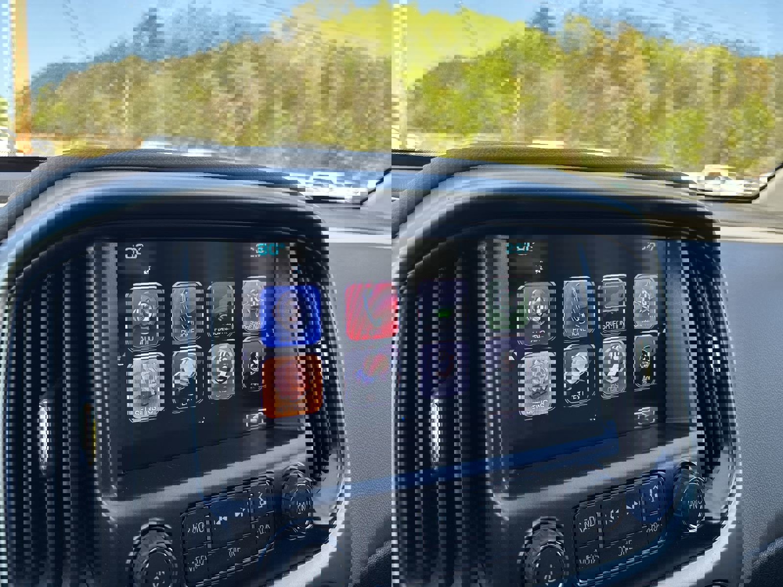 Used 2017 Chevrolet Colorado LT w/ LT Convenience Package image 19