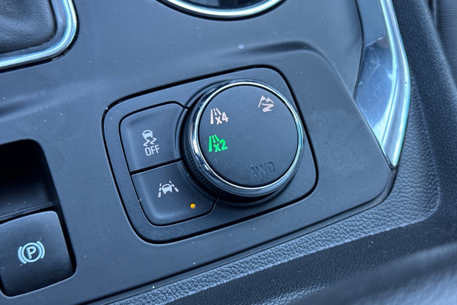 Used 2020 Chevrolet Traverse LT w/ LPO, Blackout Package image 34