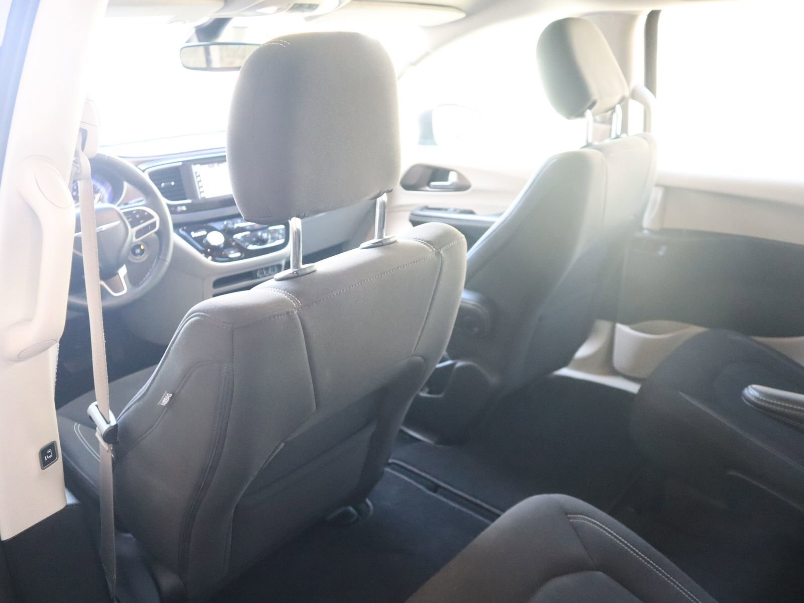 Used 2024 Chrysler Voyager LX image 45