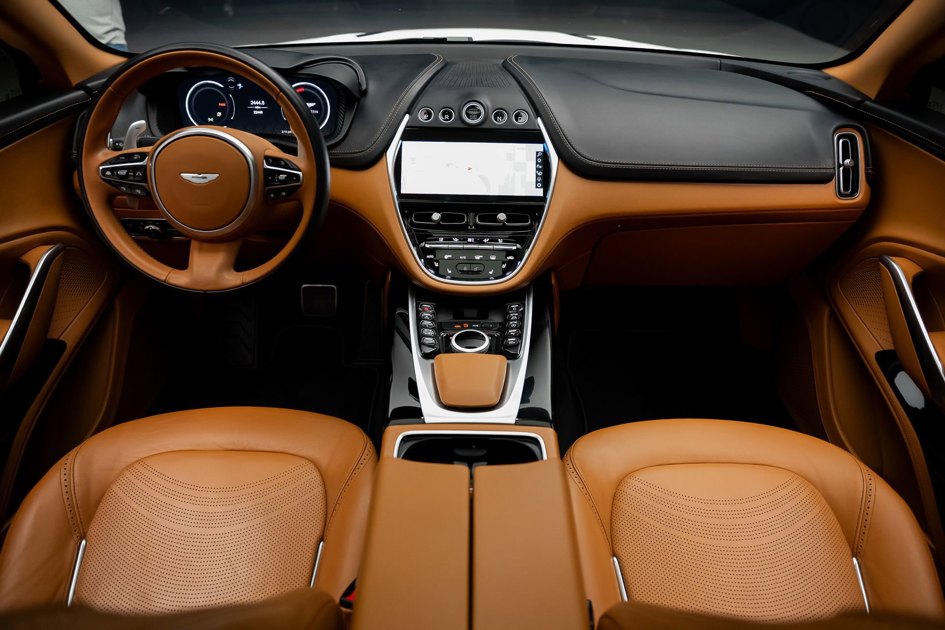 Used 2023 Aston Martin DBX AWD/4WD image 41