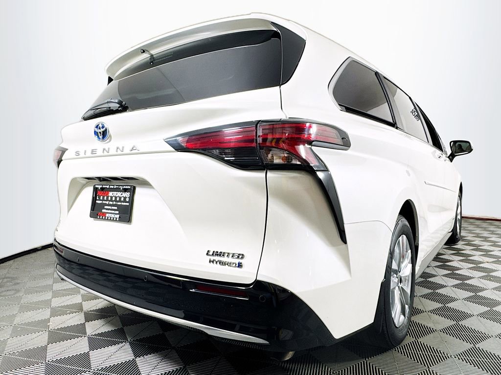 Used 2021 Toyota Sienna Limited image 7