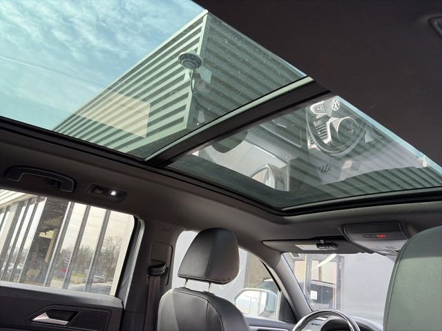 Used 2020 Volkswagen Atlas Cross Sport SE w/ Panoramic Sunroof Package image 4