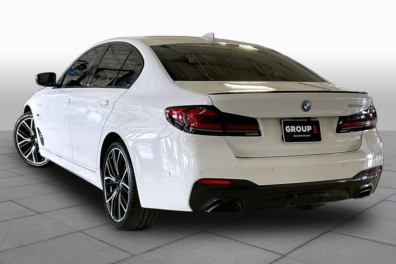 Used 2023 BMW 530e w/ M Sport Package RWD image 11