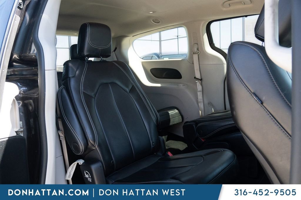 Used 2023 Chrysler Pacifica Touring-L FWD image 19