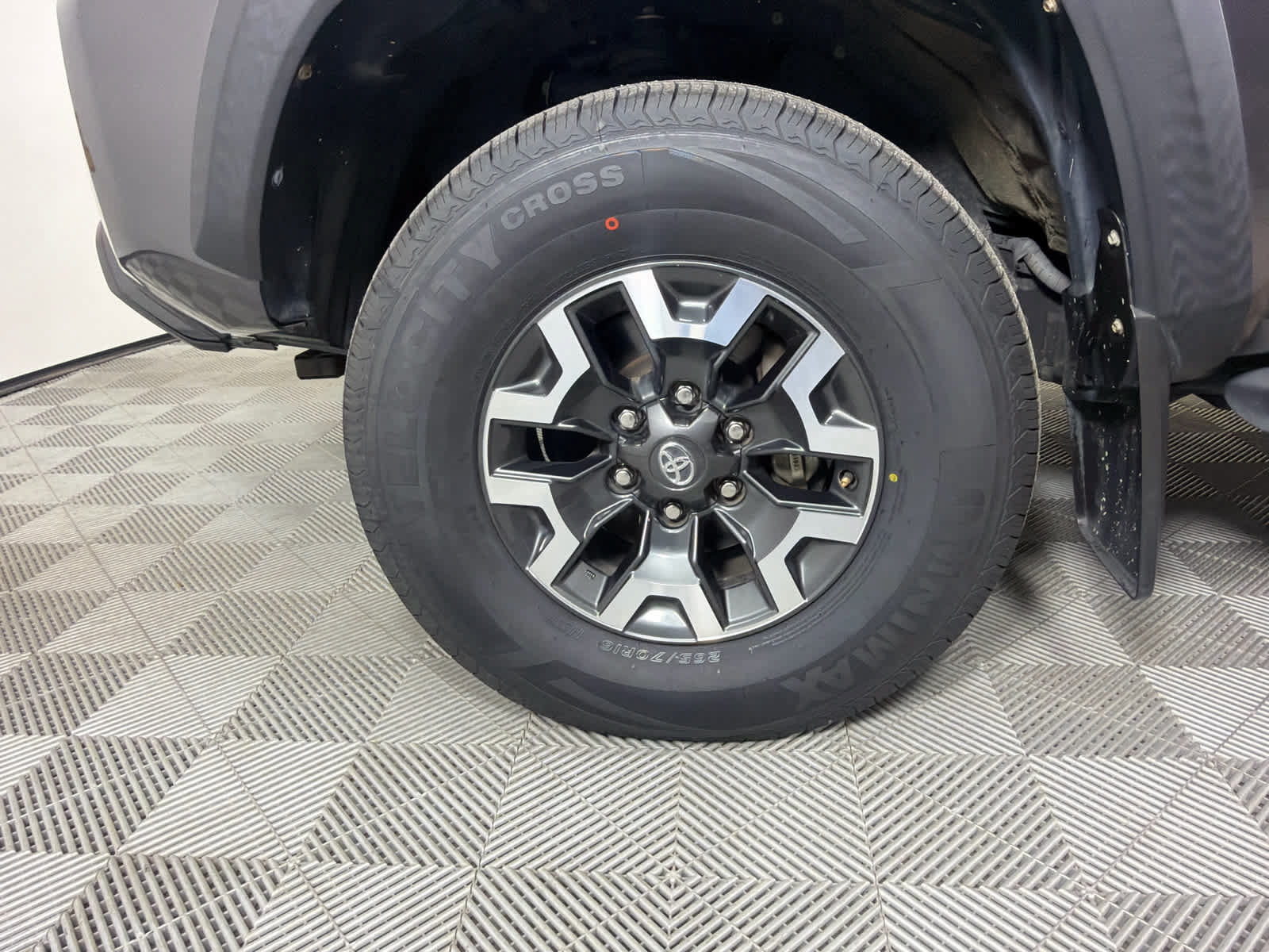 Used 2021 Toyota Tacoma TRD Off-Road w/ Technology Package AWD/4WD image 10