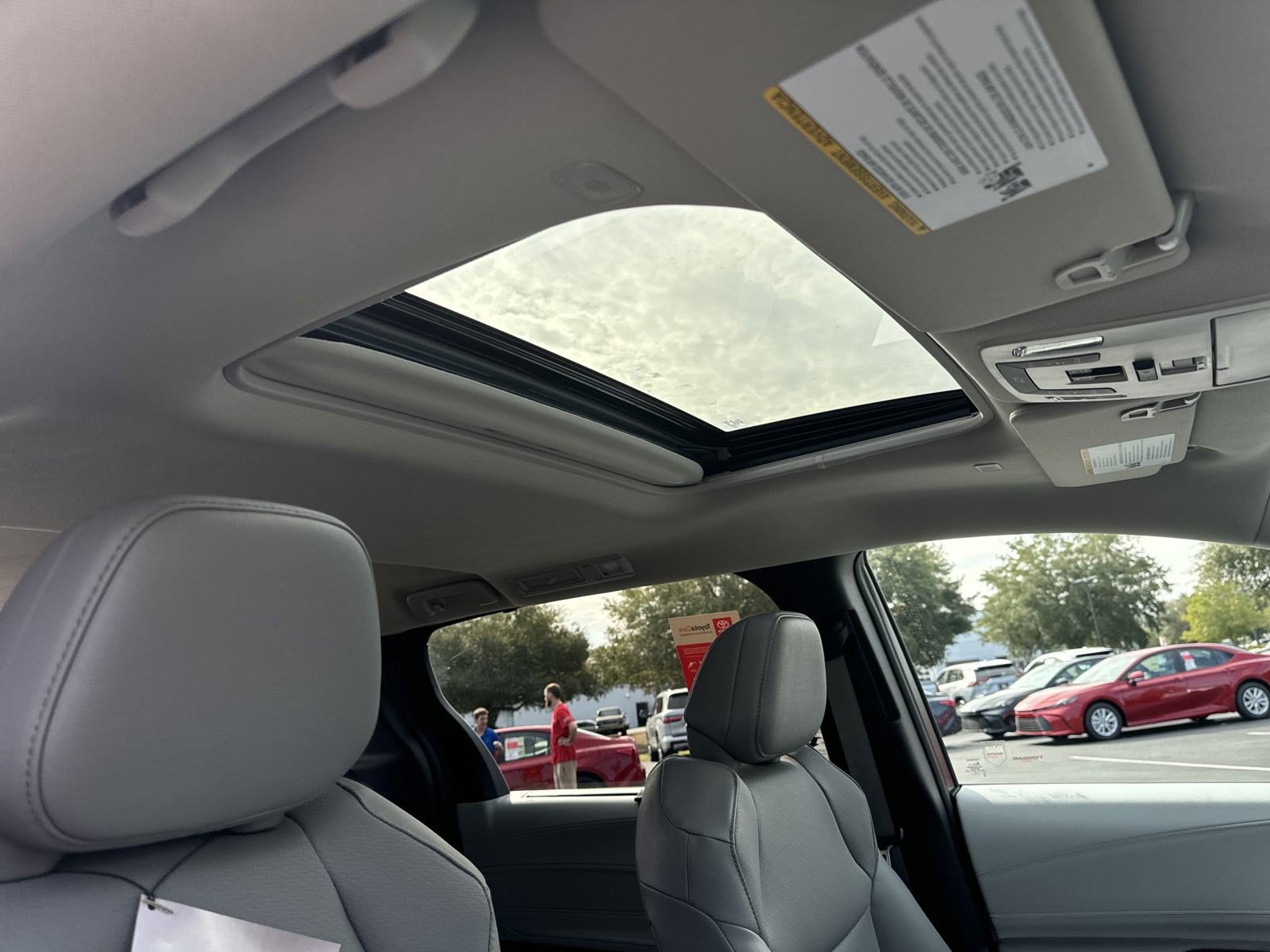 New 2025 Toyota Sienna XLE w/ XLE Plus Package FWD image 37