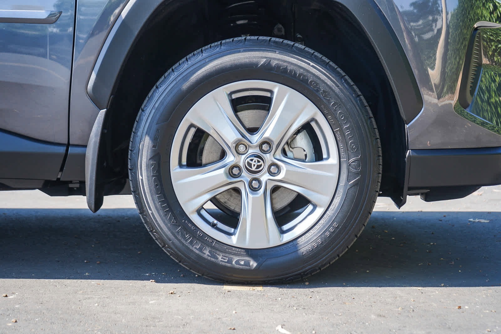Used 2024 Toyota RAV4 XLE AWD/4WD image 9