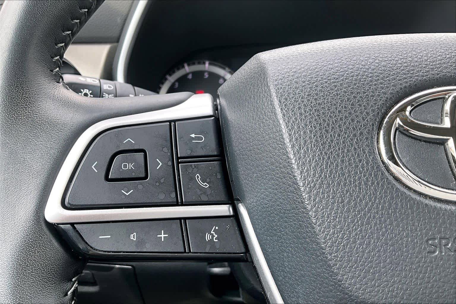 Used 2023 Toyota Highlander XLE AWD/4WD image 24