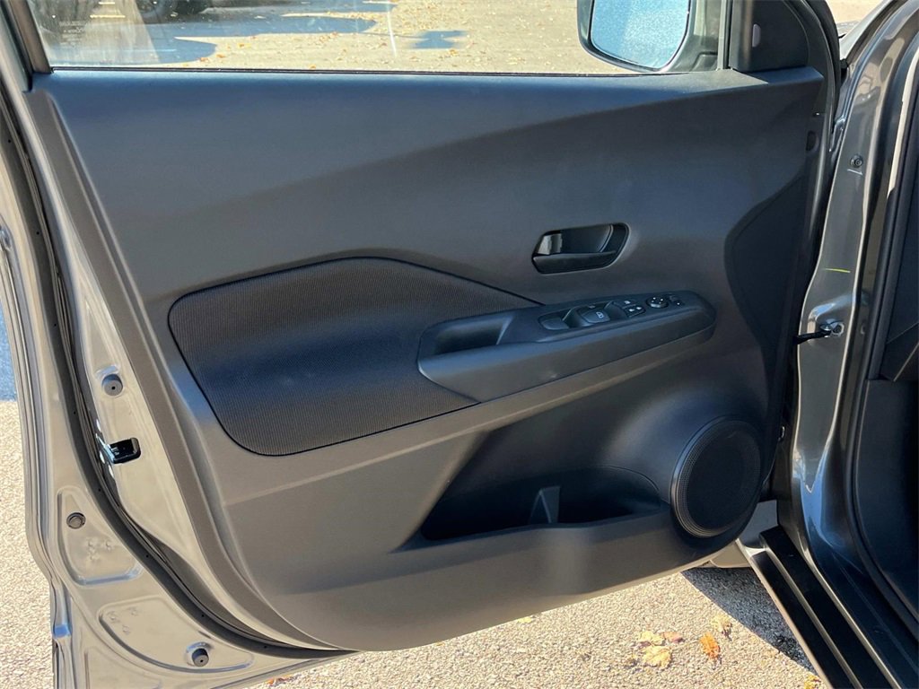 New 2025 Nissan Kicks Play S image 21