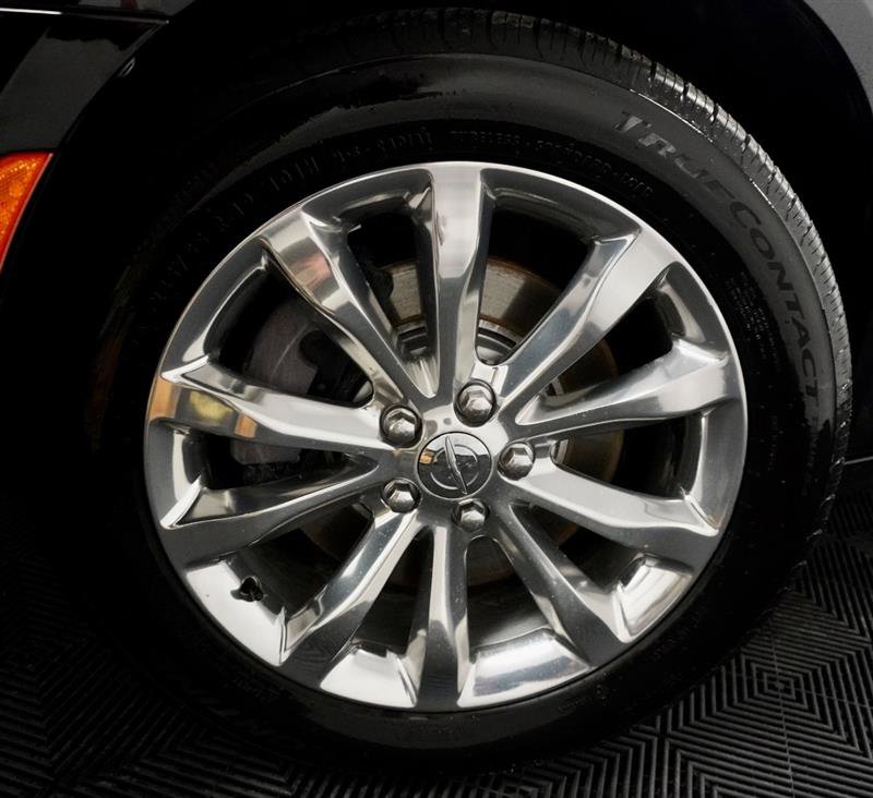 Used 2016 Chrysler 300 Limited w/ Driver Convenience Group image 3