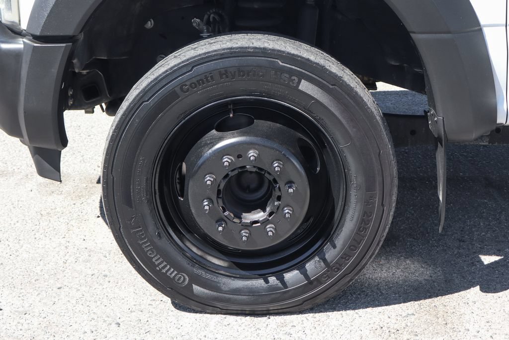 Used 2017 Ford F550 2WD Regular Cab Super Duty image 32