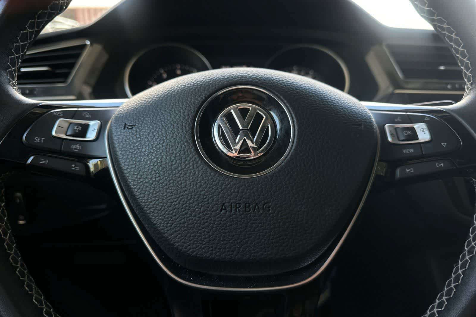 Used 2021 Volkswagen Tiguan SE w/ Panoramic Sunroof Package AWD/4WD image 25