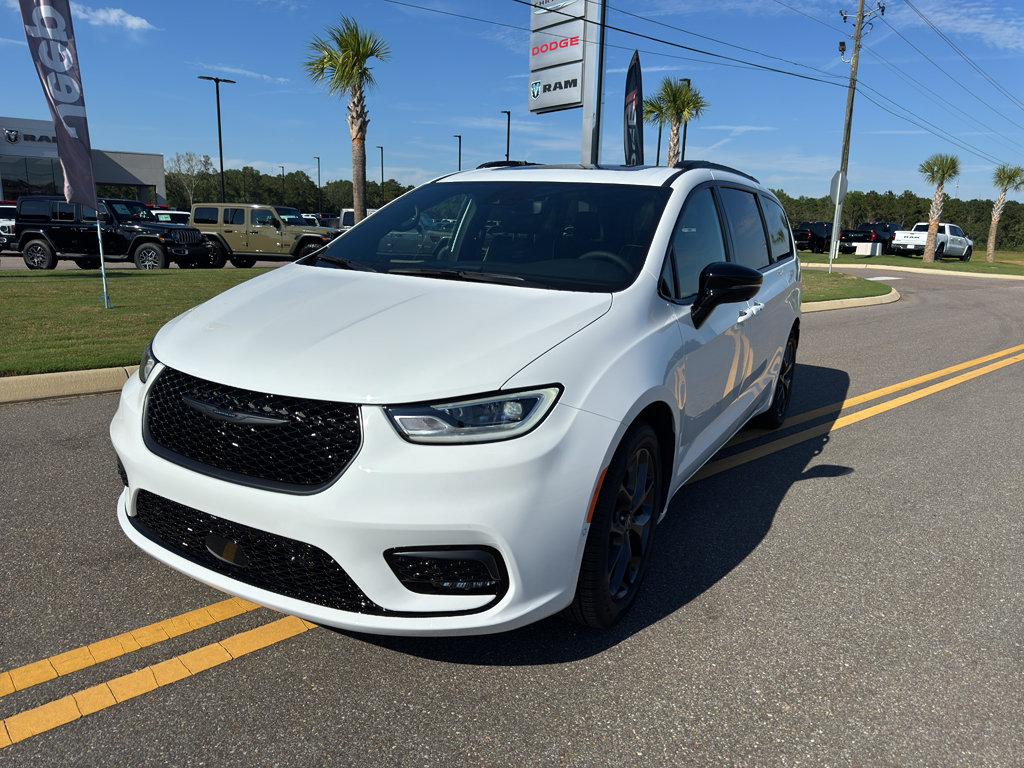 New 2026 Chrysler Pacifica Limited w/ S Appearance Package FWD image 4