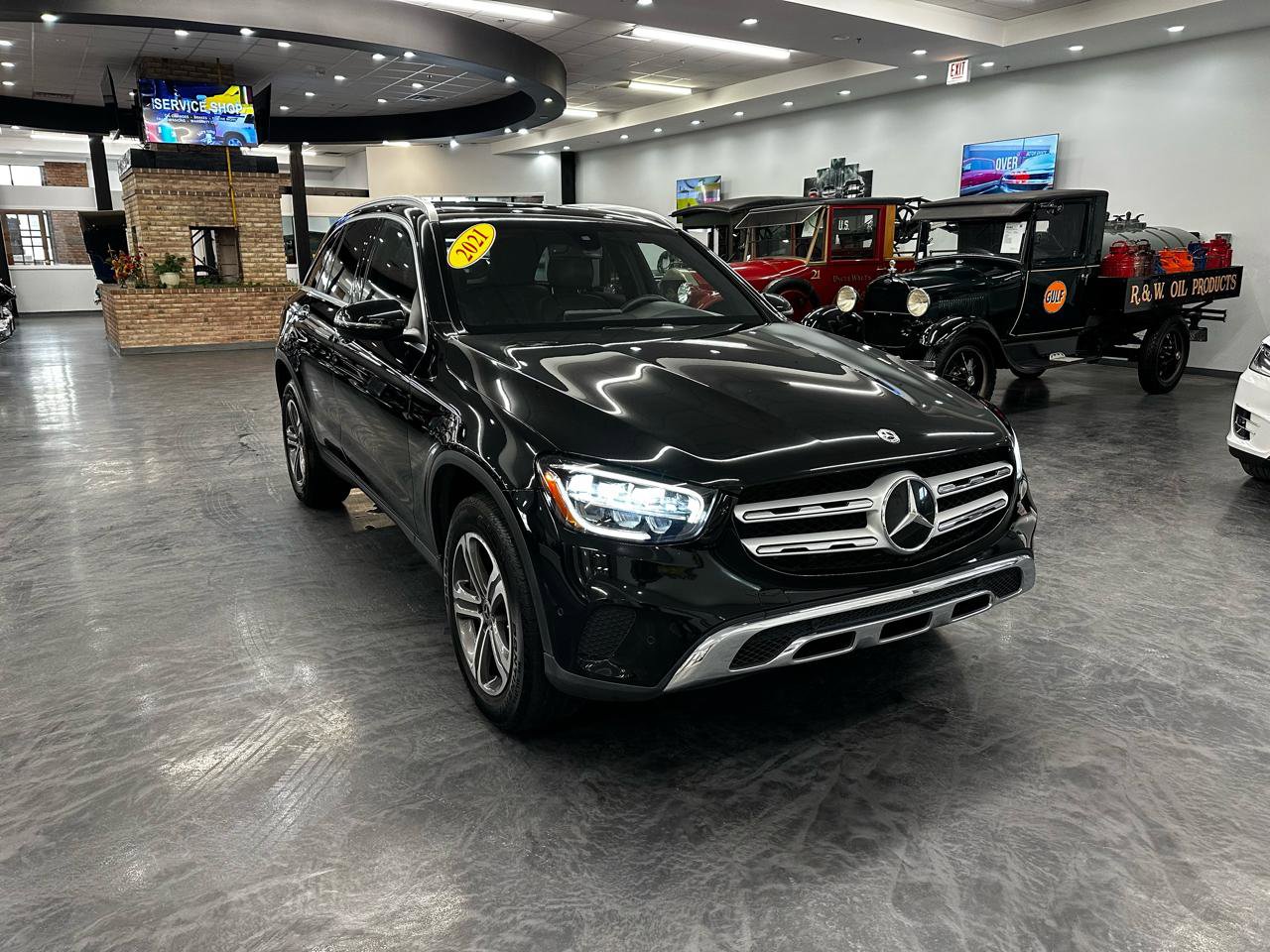 Used 2021 Mercedes-Benz GLC 300 4MATIC w/ Premium Package image 3