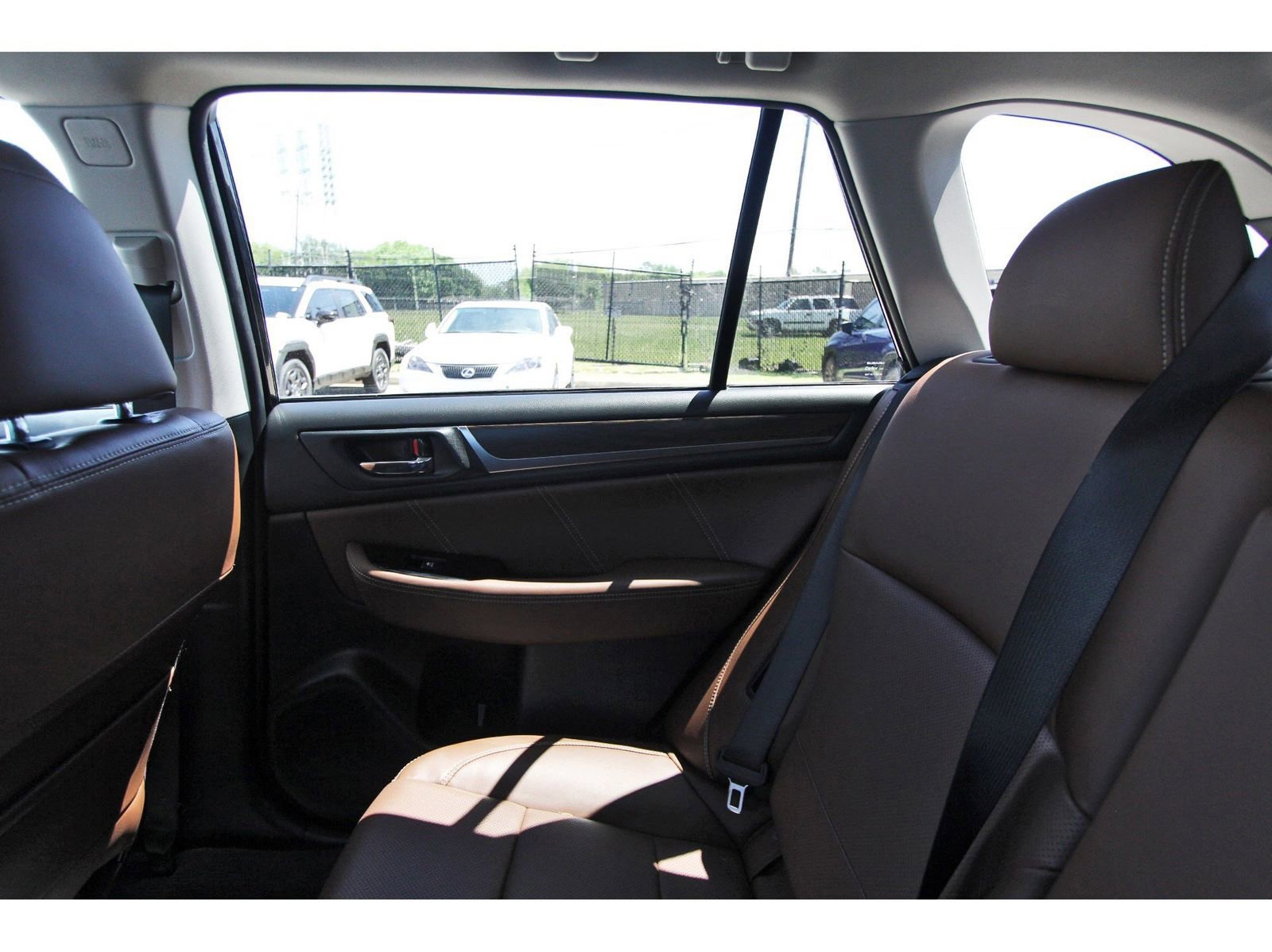 Used 2018 Subaru Outback 2.5i Touring image 9