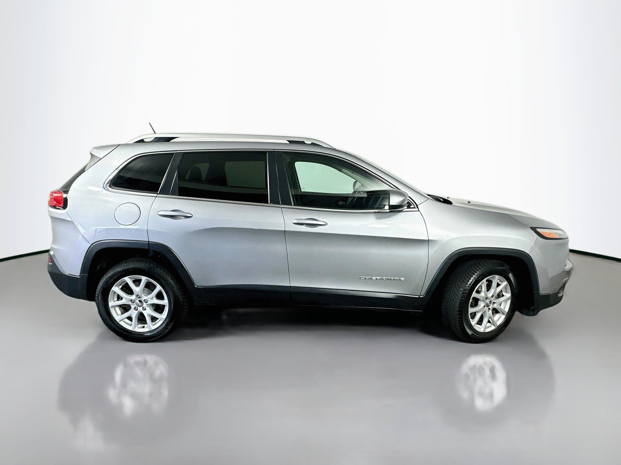 Used 2014 Jeep Cherokee Latitude w/ Cold Weather Group FWD image 8