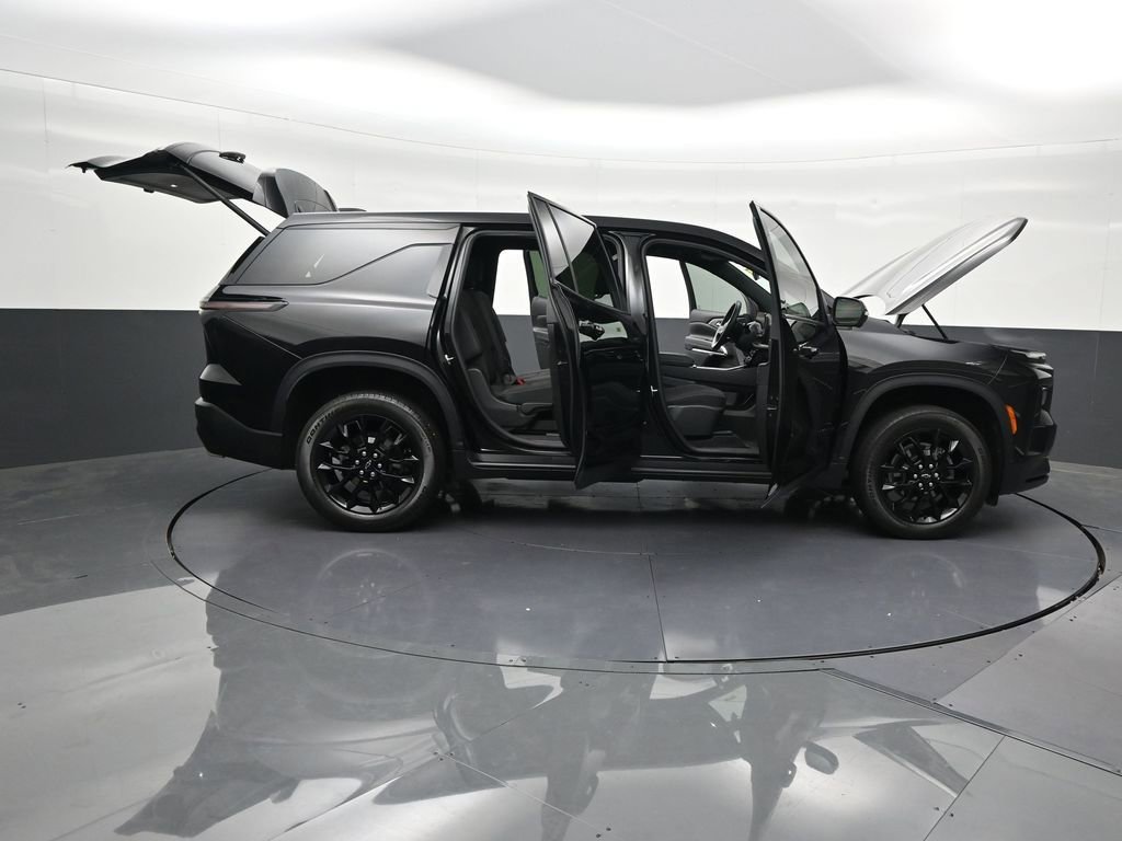 Used 2024 Chevrolet Traverse LS w/ Midnight/Sport Edition FWD image 32