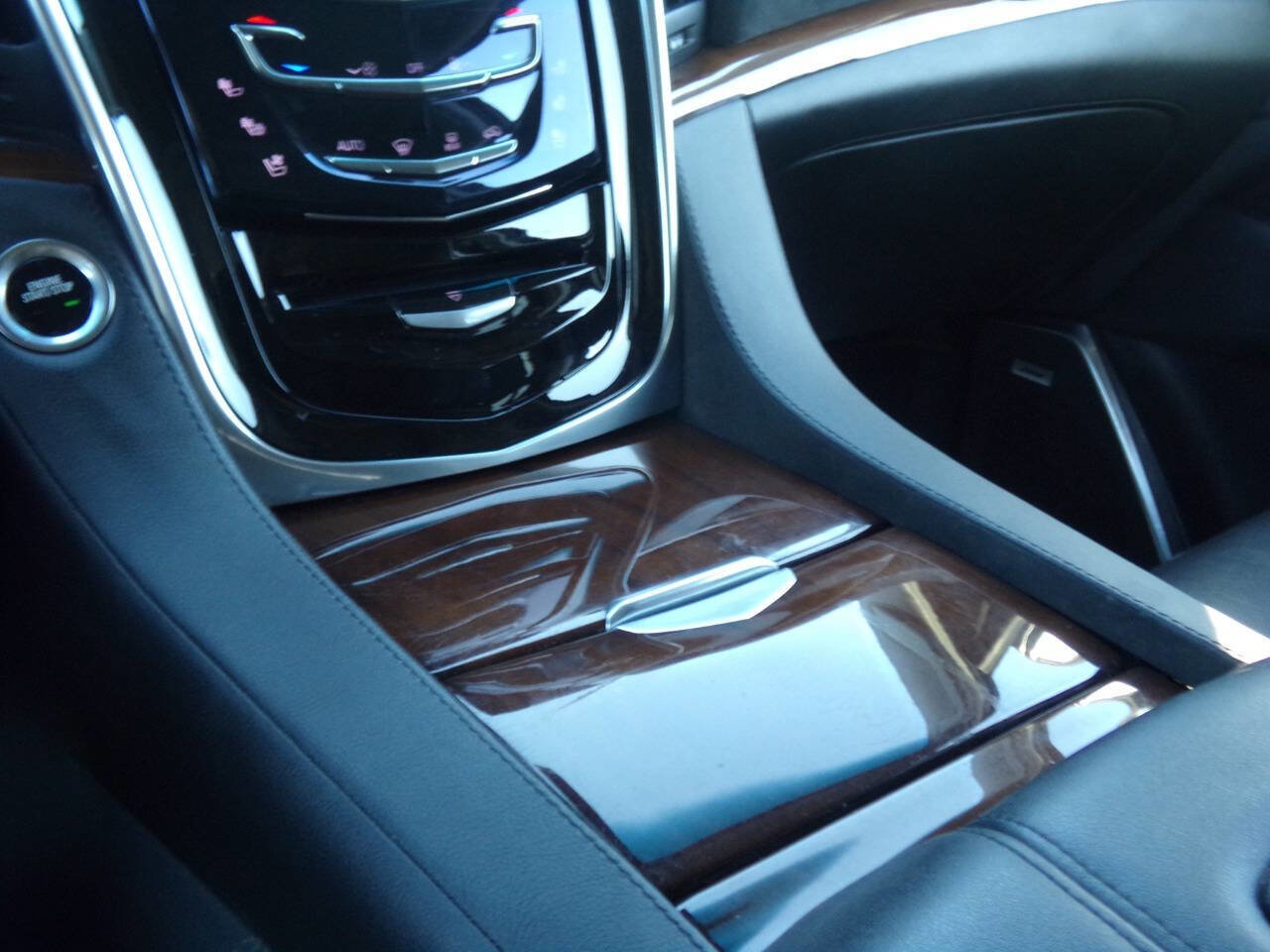 Used 2019 Cadillac Escalade ESV Luxury image 95