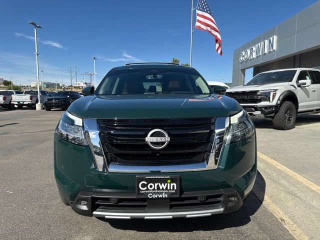 Used 2023 Nissan Pathfinder Platinum AWD/4WD image 2