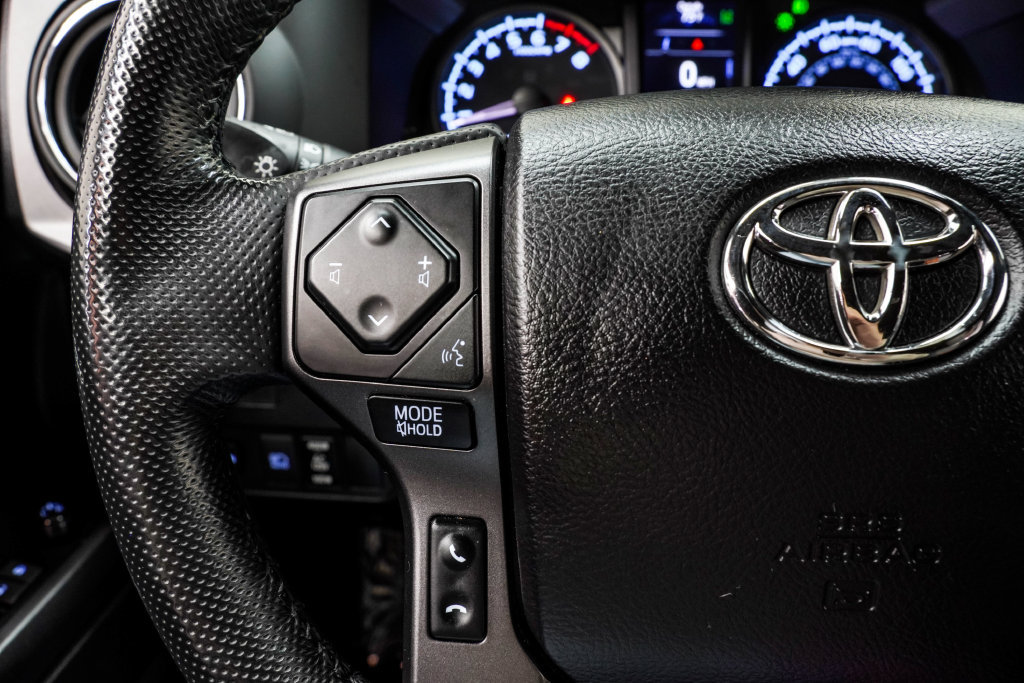 Used 2021 Toyota Tacoma TRD Sport AWD/4WD image 36