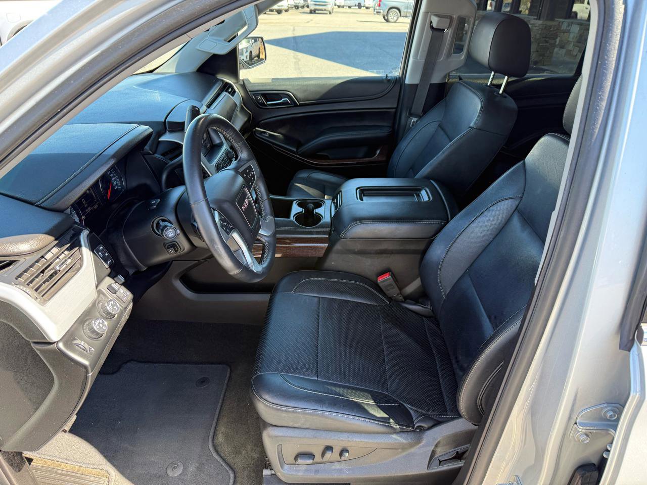 Used 2018 GMC Yukon SLT w/ Premium Edition AWD/4WD image 11