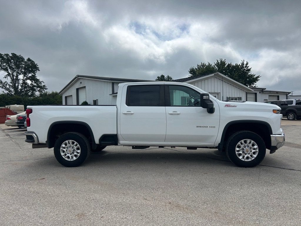 Used 2024 Chevrolet Silverado 2500 LT AWD/4WD image 4