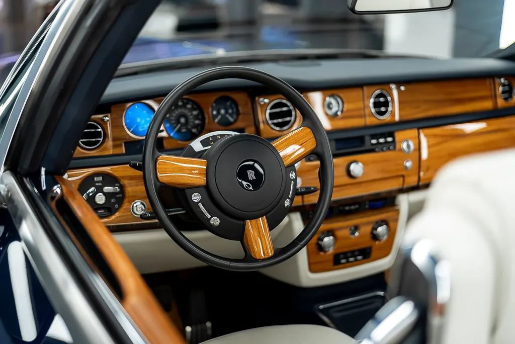 Used 2010 Rolls-Royce Phantom Drophead Coupe RWD image 13