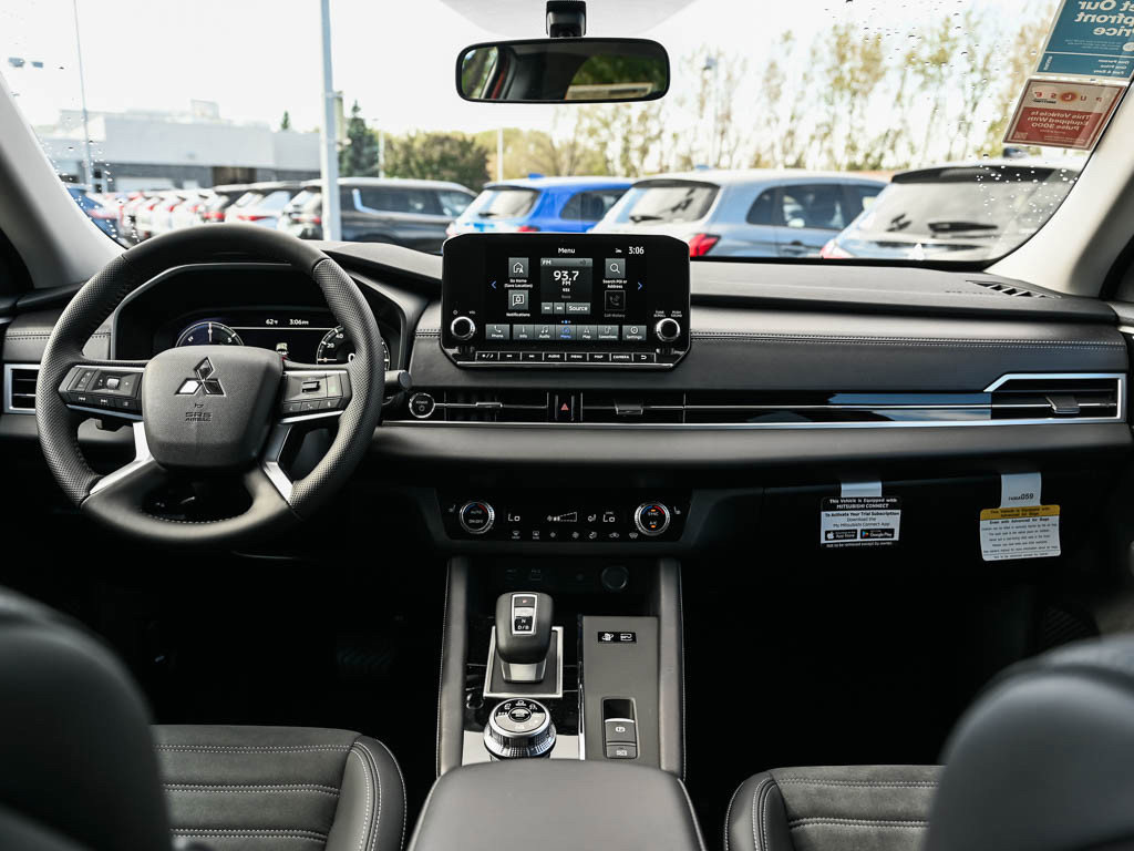 New 2025 Mitsubishi Outlander SE image 16