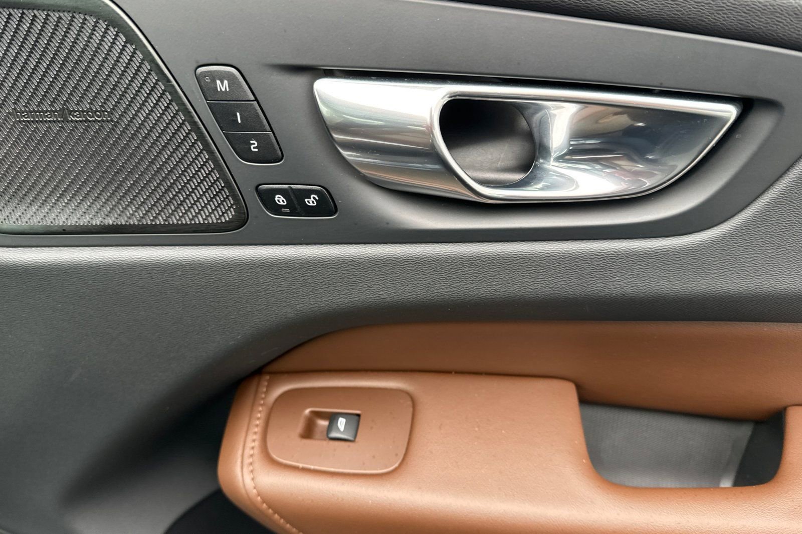 Used 2023 Volvo XC60 T8 Ultimate image 18