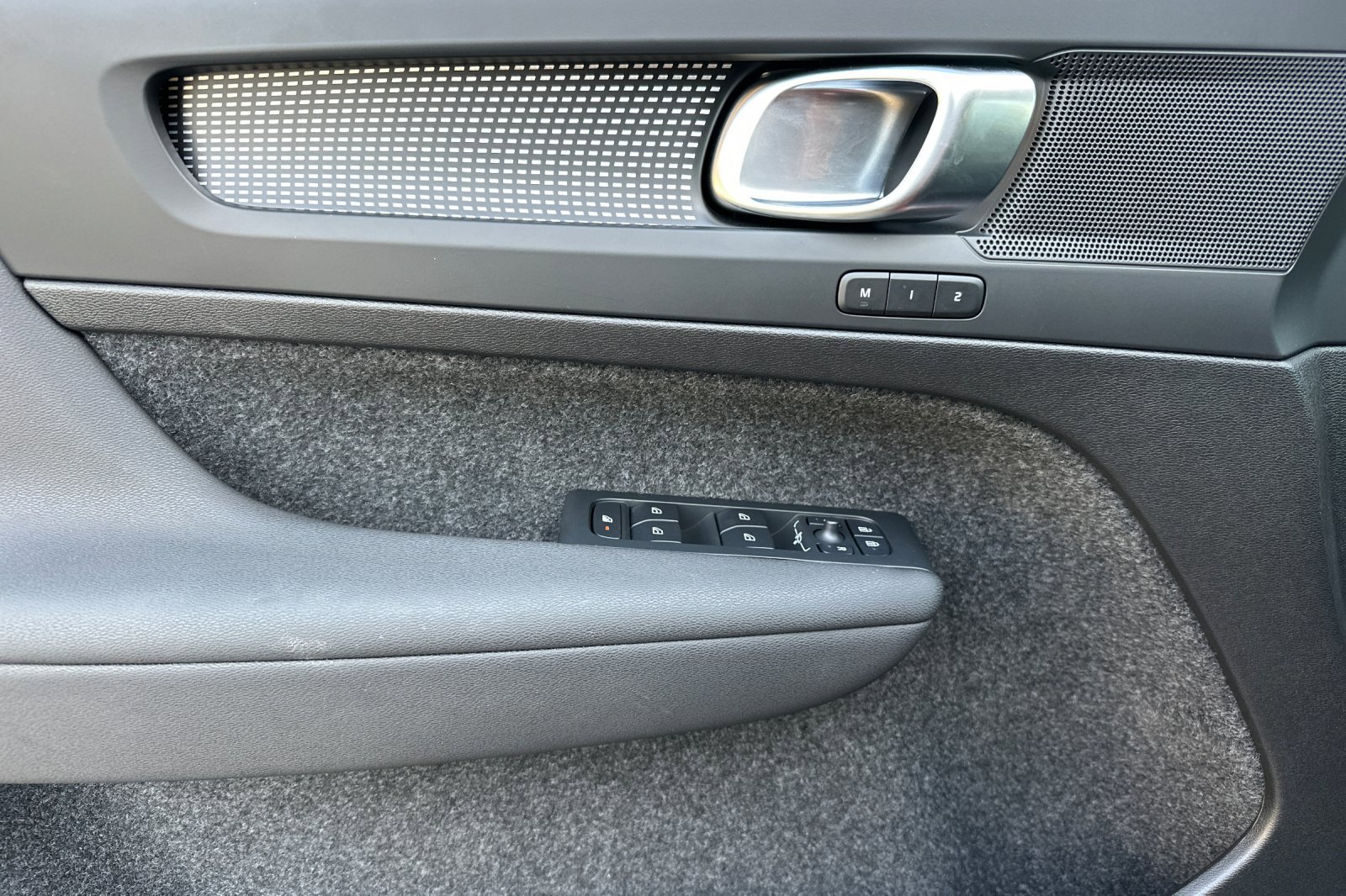 New 2025 Volvo XC40 B5 Plus image 11