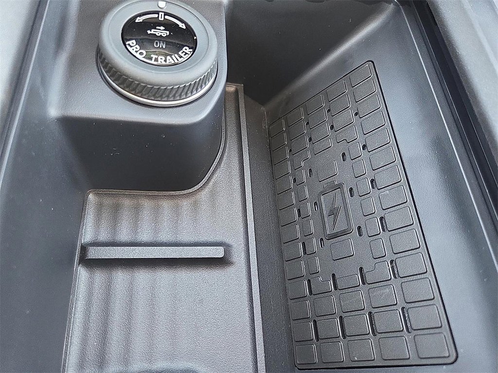 New 2025 Ford Expedition Active image 16