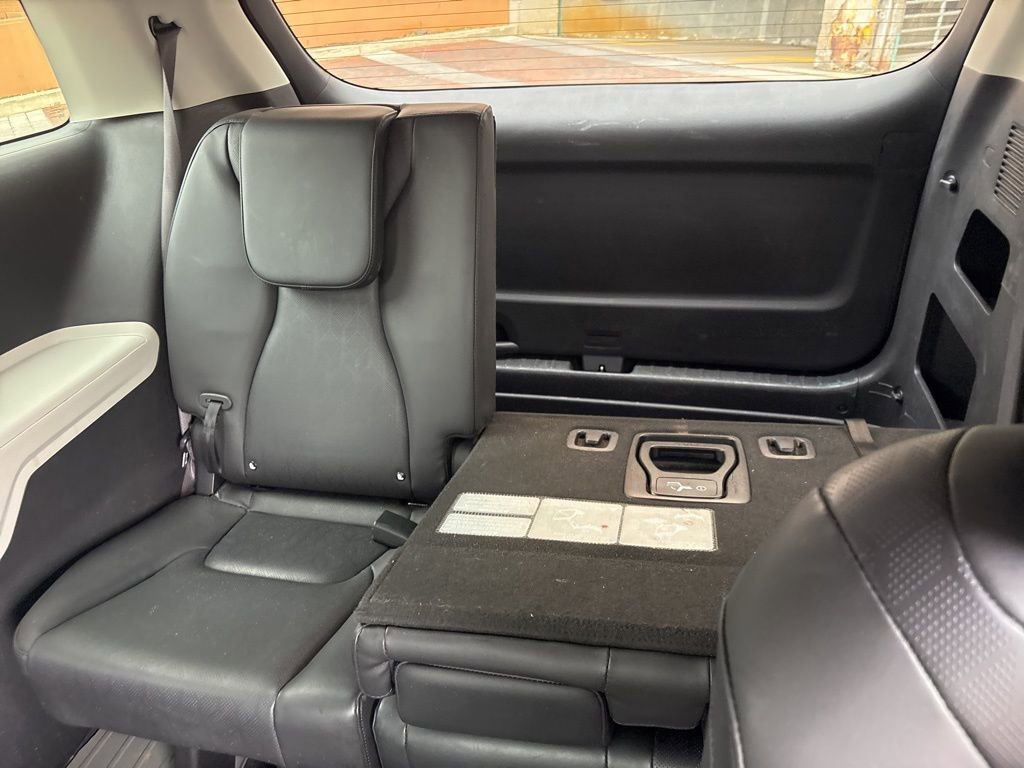 Used 2022 Kia Carnival LX image 11